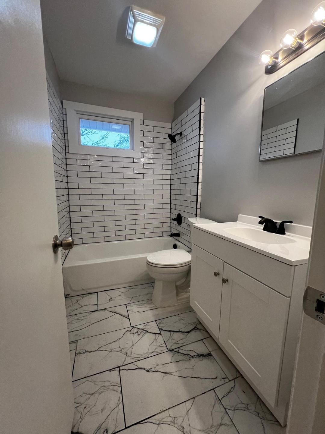 Building Photo - 1140 Shuford Ave