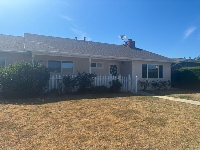 Building Photo - 10547 Hayvenhurst Ave