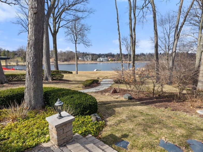 Building Photo - 3525 Brookside Dr