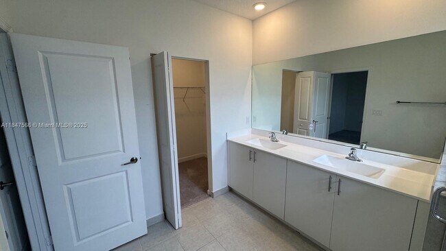 Building Photo - 227 SW 159th Ter