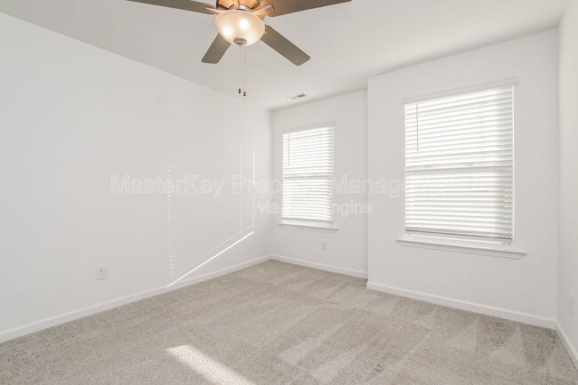 Building Photo - 124 Royal Star Way