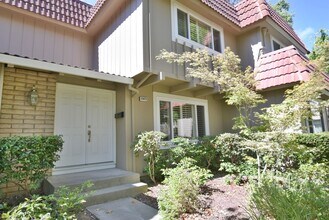 Building Photo - Beautiful Updated 3 Bedroom 2.5 Bath Townhouse in Desirable Cupertino Community!