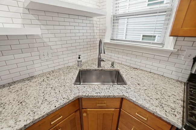 Building Photo - 2 Bed 2 Bath in Oakley!