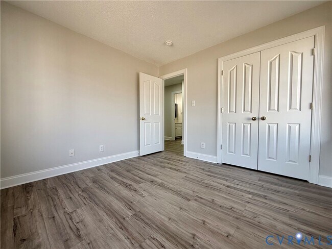 Building Photo - 1625 Southcreek Dr