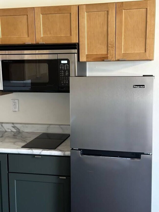 Building Photo - FAIRVIEW - AVAILABLE JULY 2024