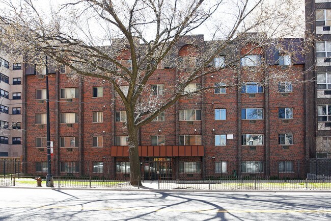 Building Photo - 5820 N Sheridan Rd