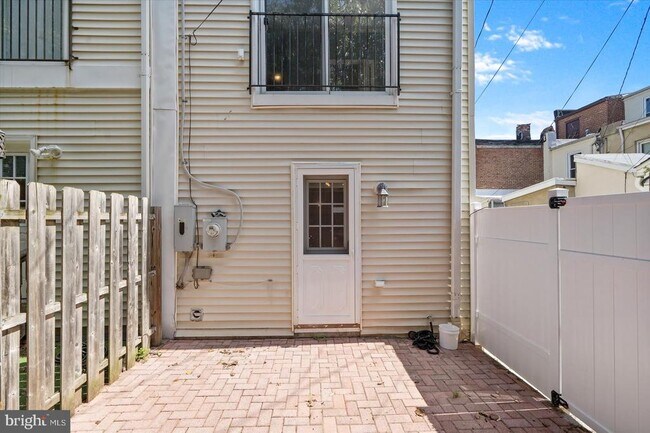 Building Photo - 104 N Patterson Park Ave