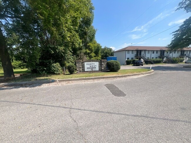 Interior Photo - Forty West