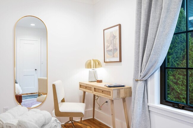 Building Photo - 2453 4th Ave W