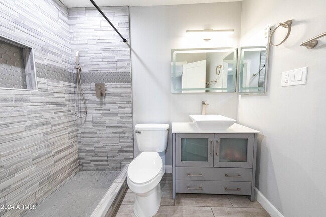 Building Photo - 2926 S Dromedary Dr