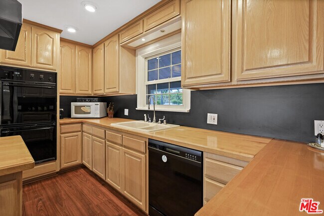 Building Photo - 29637 Pacific Coast Hwy