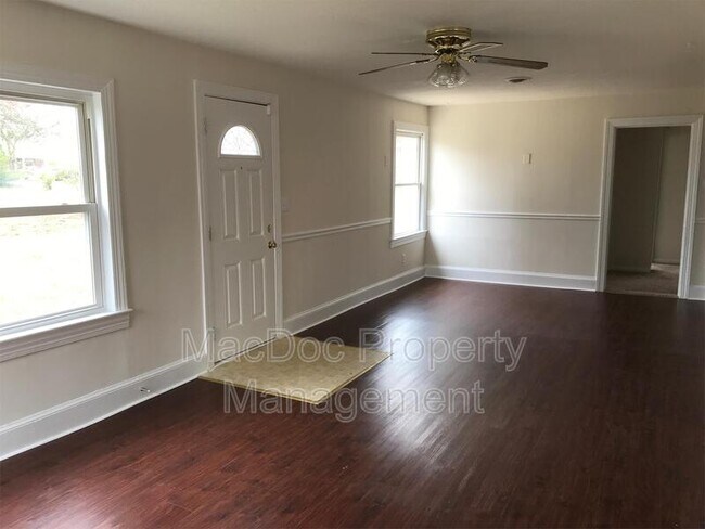 Building Photo - 217 Hillcrest Dr