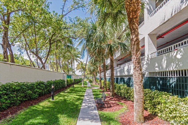 Building Photo - 3100 N Ocean Blvd