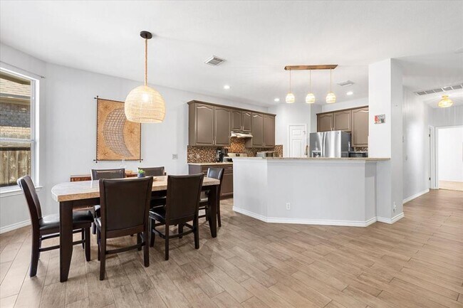 Building Photo - 4104 Sun Spirit Dr