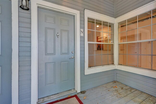 Building Photo - 1050 Crystal Way