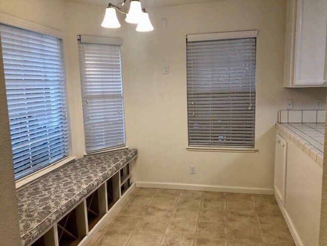 Building Photo - Charming and Spacious Home in Carmichael