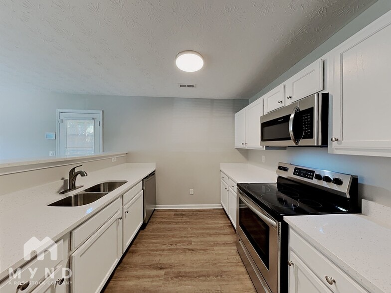 Building Photo - 305 Carter Ave