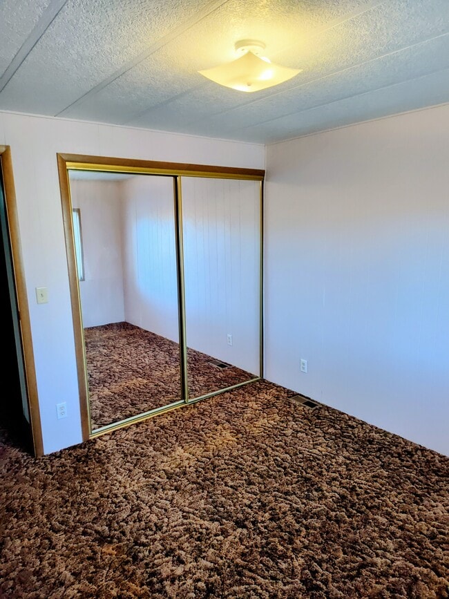 Building Photo - 1715 17th Ave S