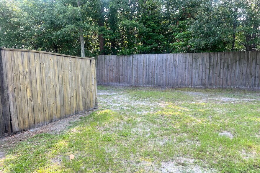 Building Photo - 709 Montclair Dr
