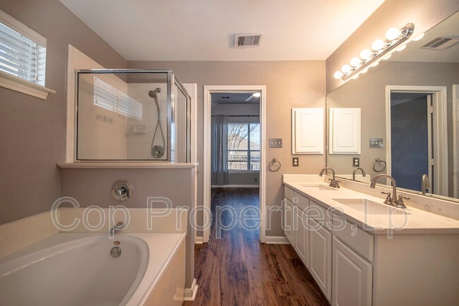 Building Photo - 1926 Simpson Trail