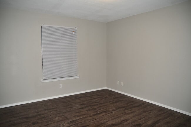 Building Photo - Wakefield Drive