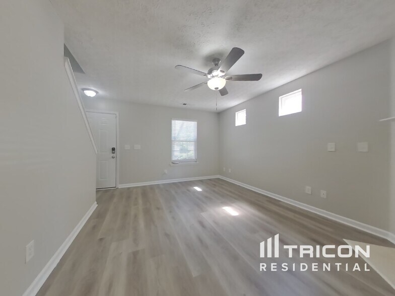Building Photo - 221 Osmanthus Way