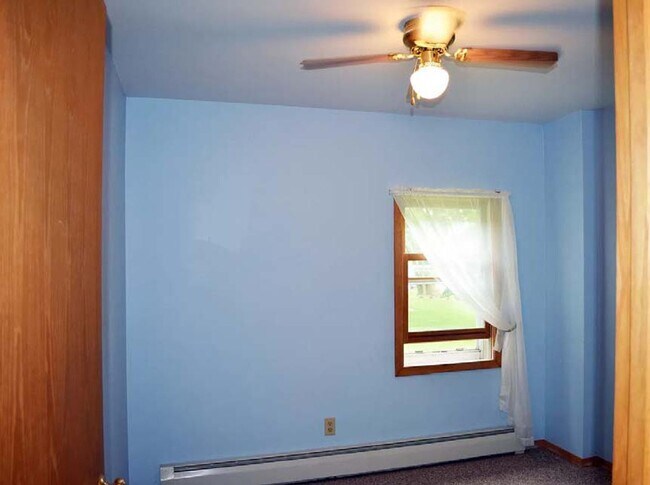Building Photo - Home Coming Available - Kaukauna Northside