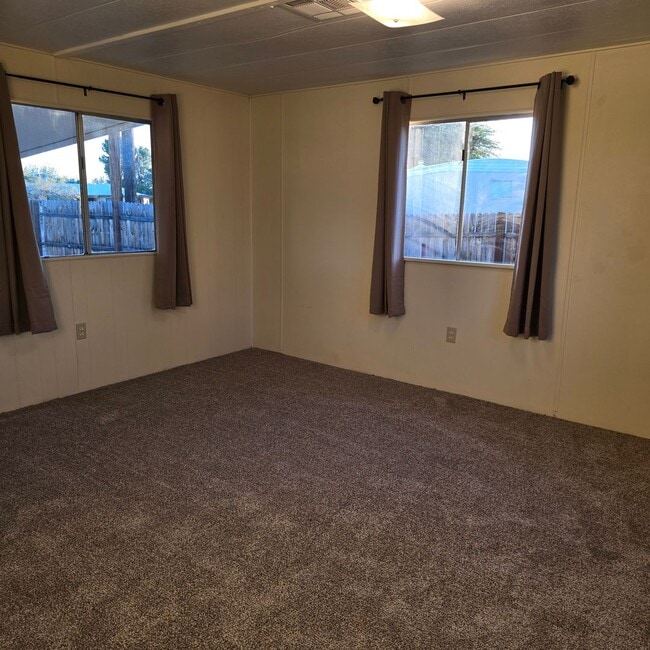 Building Photo - Benson single wide manufactured home with ...