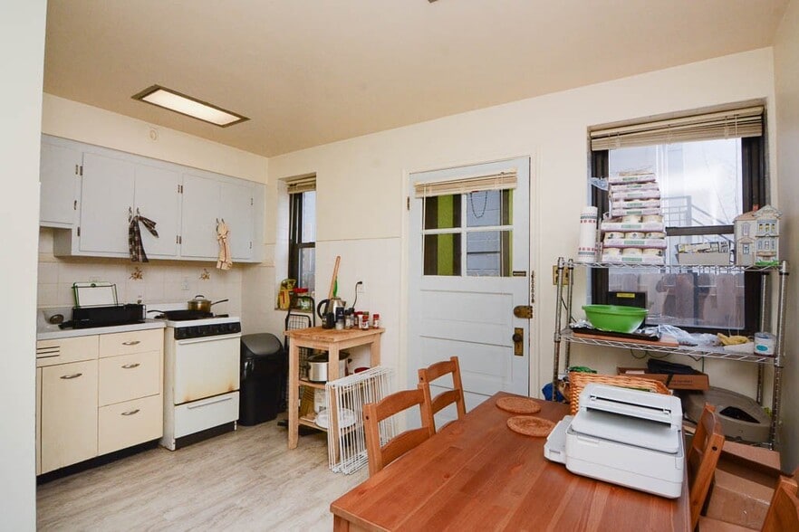 Building Photo - 2129 N Mozart St