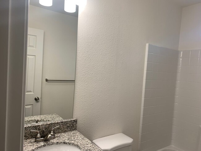 Building Photo - Terrific ADU home with private yard!