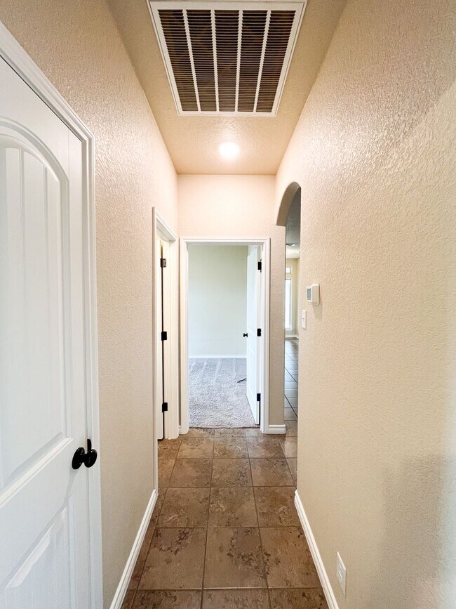Building Photo - Available 7/11/2025 Beautiful 1 story, 5 b...