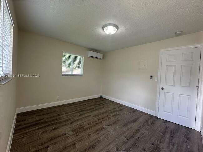 Building Photo - 5901 NE 18th Ave