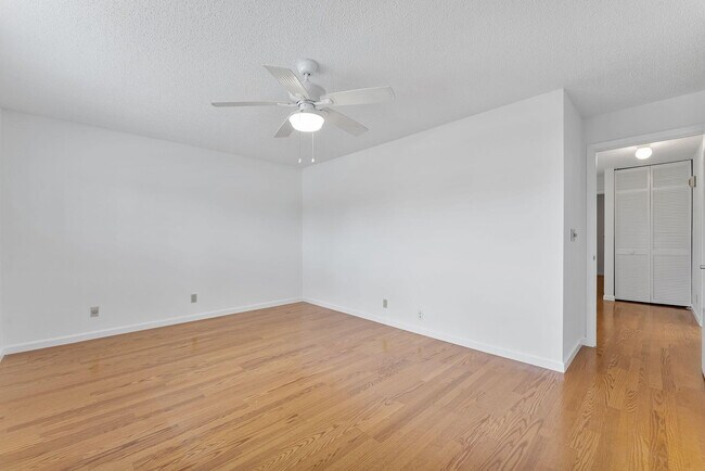 Building Photo - 119 Old Meadow Way