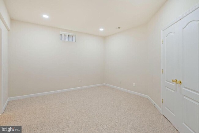 Building Photo - 7517 Lindberg Dr