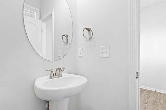 Building Photo - Like New 3 Bedroom Home Walk to DT Clayton!