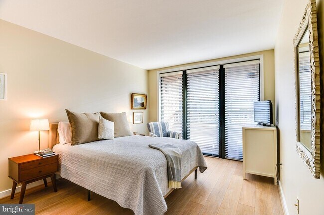 Building Photo - 631 D St NW