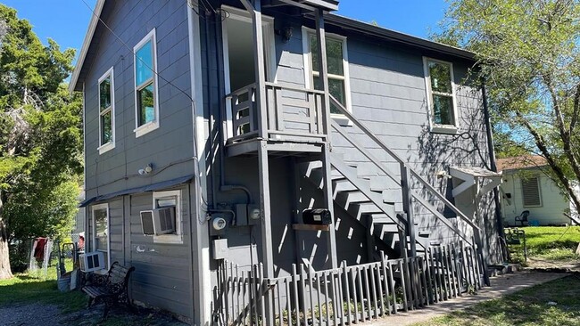 Primary Photo - 702 Rosedale St