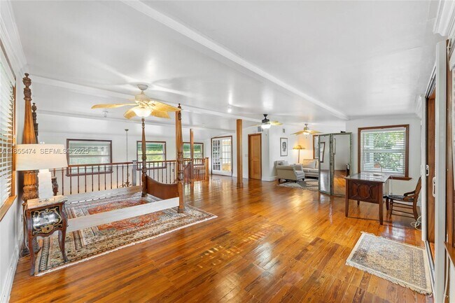 Building Photo - 918 Tequesta St