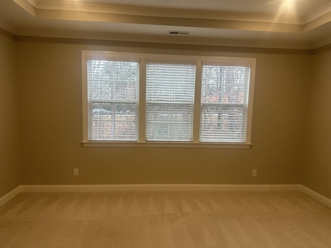 Building Photo - Spacious Town Home Inside Beltline