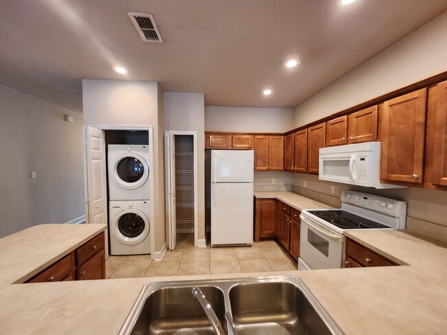 Building Photo - 3/2 townhome available for rent August 6, 2026, renting for $1795 per month, privacy fenced back ...