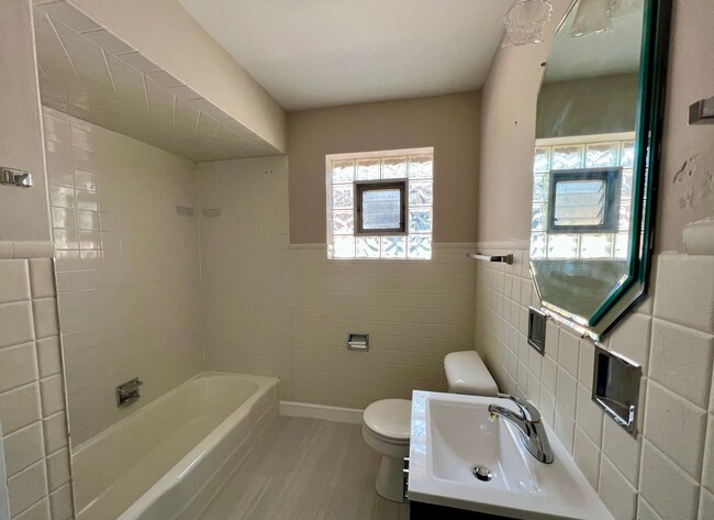 Building Photo - 7544 Brown Ave