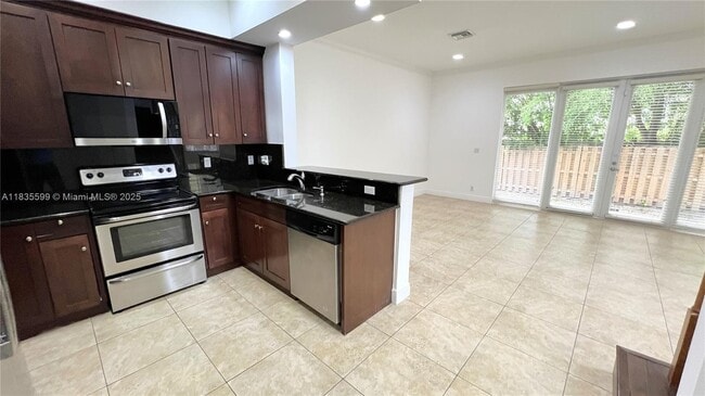 Building Photo - 3151 SW 47th St