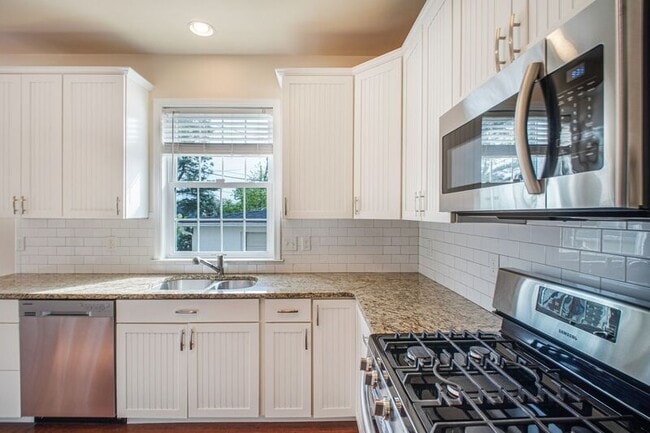 Building Photo - 803 Sunken Rd