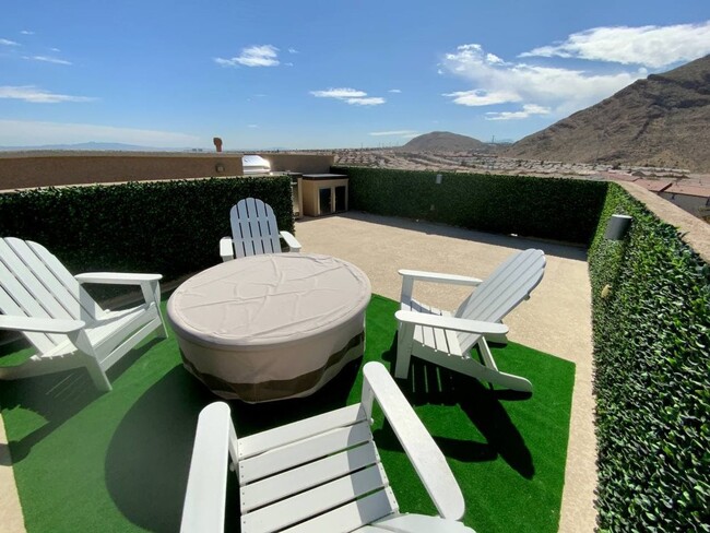 Building Photo - UNIQUE MODERN 3 STORY, 2BED, 3BATH WITH A ROOFTOP DECK!