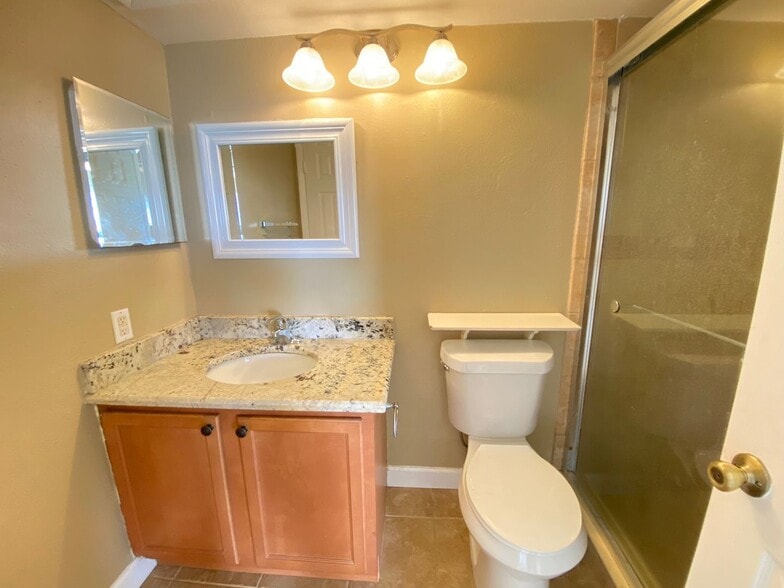 Building Photo - Altamonte Springs Lakefront Gated Community!  1/1 with a fireplace.  Coming Soon!