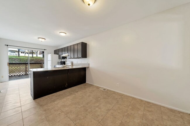 Building Photo - Murray Cul-de-sac Side by Side Duplex with New Carpet and Paint