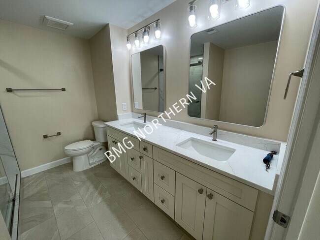 Building Photo - 22525 Maison Carree Square