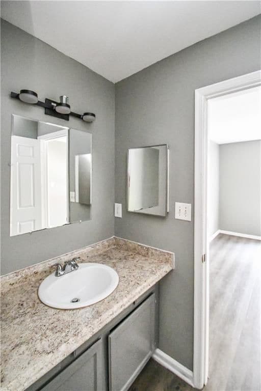 Building Photo - 735 Oak Dr