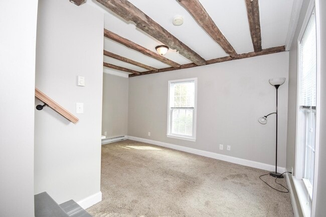 Building Photo - 5 Fern Ct