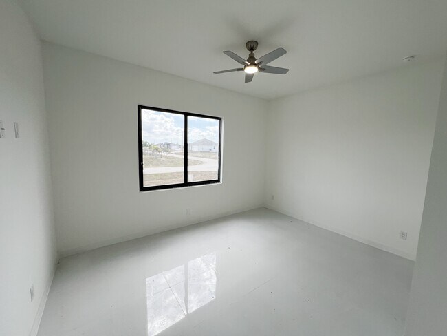 Building Photo - 4333 NW 34th St